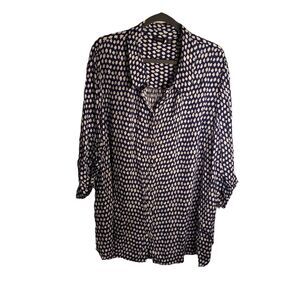 Evans Women’s Blue And White Pattern  Top Size 26/28  W/ Sleeves To Elbow.